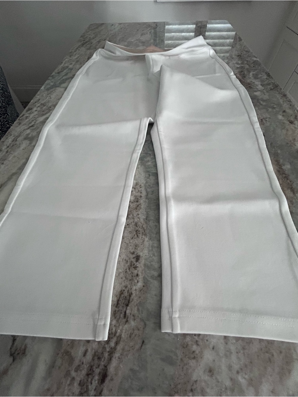 Belle by Kim Gravel White cropped -Leg Ponte Pants